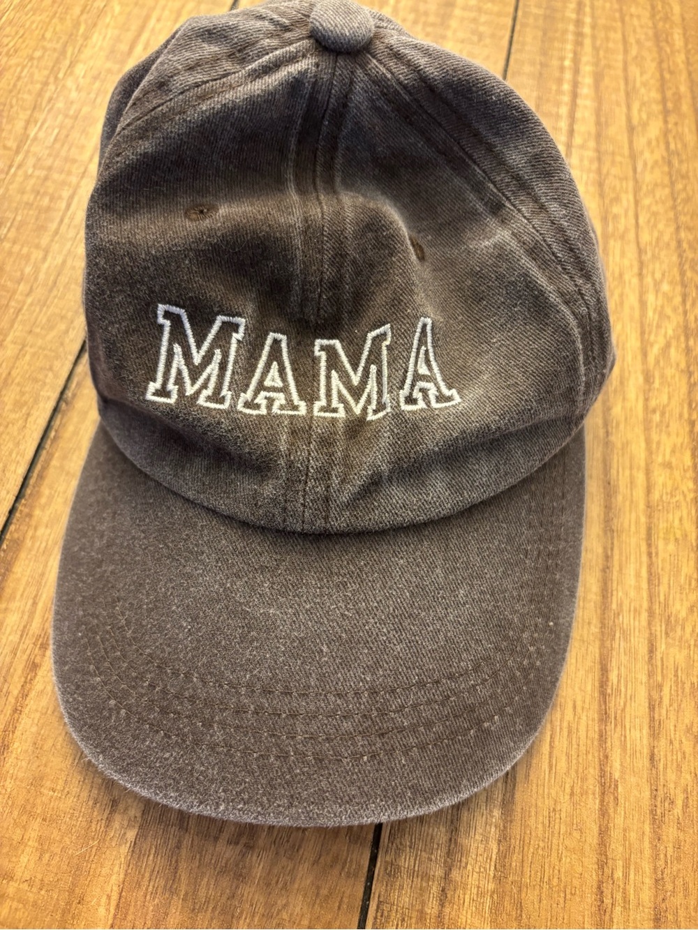 MAMA Embroidered women’s cap - gray